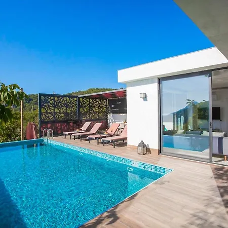 Islamlar Sleeps 4 With Pool And Air Con Villa